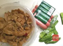 Illustration of how to make snow peas, ham and egg fried rice 2