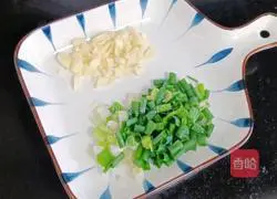 Illustration of how to make shredded pork, beans and fried rice noodles 6