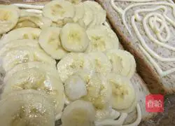 Illustration of how to make banana ham sandwich 3