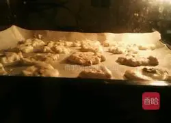 Illustration of how to make egg white walnut shortbread 7