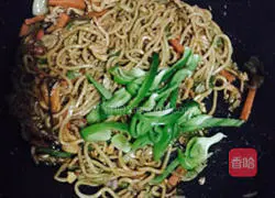 Illustration of how to make fried noodles 10