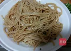 Illustration of how to make onion oil noodles 16