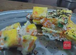 Illustration of how to make egg noodles and carrot cubes 7