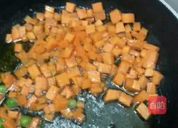 Pineapple Illustration of how to make fried rice 6