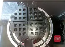 Illustration of how to make cocoa waffles 12