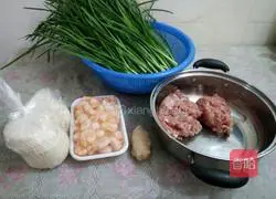 Illustration of how to make leek and shrimp dumplings 1