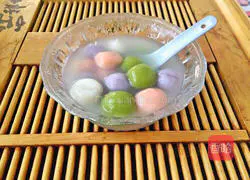 Illustration of how to make colorful glutinous rice balls with peanut and sesame fillings 11