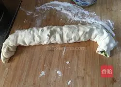 Illustration of how to make green onion pancake 19