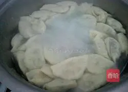 Pork and cabbage Illustration of how to make fungus dumplings 10