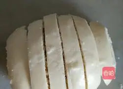 Illustration of how to make oven cheese steamed buns 1