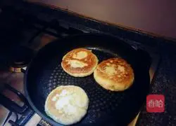 Illustration of how to make scallion oil and five-spice sesame cakes 10