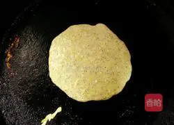 Illustration of how to make black bean noodles and zucchini egg pancake 9
