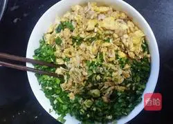 Illustration of how to make three fresh buns 5