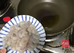 Illustration of how to make shrimp and egg fried rice 2