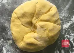  Illustration of how to make pumpkin lotus steamed buns 5