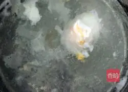 Illustration of how to make poached egg noodles 3