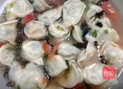 Illustration of how to make celery and pork wontons 12