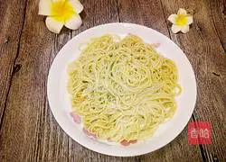 Illustration of how to make noodles with scallion oil 9