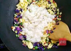 Illustration of how to make big tree fried rice 7