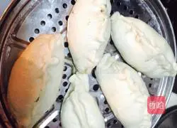 Illustration of how to make fennel buns 7