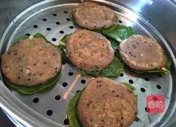 Illustration of how to make peanut sesame and bean dregs cake 5