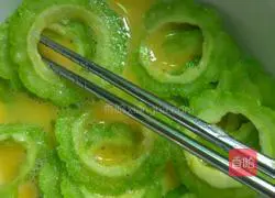 Bitter melon egg cake Practice illustration 3