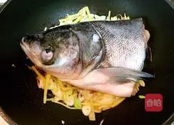 Illustration of how to make fish head cakes 6