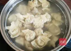 Illustration of how to make cuttlefish wontons 6