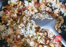 Illustration of how to make sausage fried rice 6