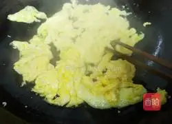 Illustration of how to make nut golden fried rice 5