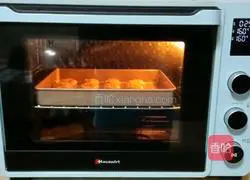 Illustration of how to make walnut and red date cakes 12