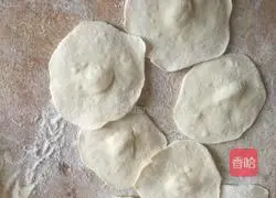 Illustration of how to make steamed buns (stuffed with pork and chives) 6