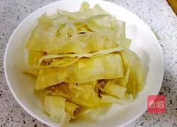 Illustration of how to make fish-flavored fried pancakes 1