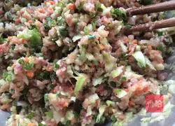 Illustration of how to make cabbage and pork dumplings 6