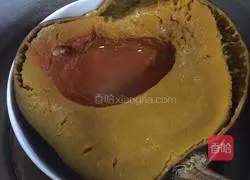 Illustration of how to make straw hat pumpkin steamed buns 1