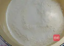 Hand Illustration of how to roll noodles 1