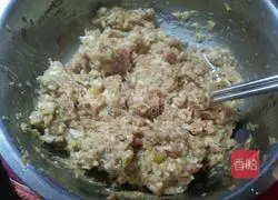 Illustration of how to make big meat buns 1