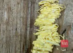 Illustration of how to make wontons 2