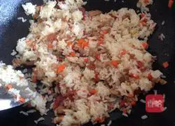 Illustration of how to make colorful fried rice 5