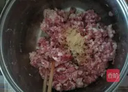 Illustration of how to make three fresh stuffed dumplings 9