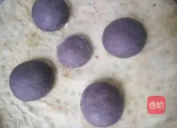 Illustration of how to make black rice noodle steamed buns 13