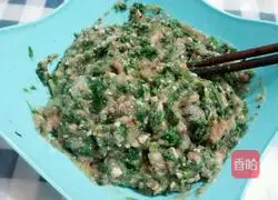 Illustration of how to make three fresh shepherd's purse dumplings 8