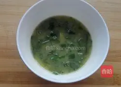 Illustration of how to make hot scallion pancakes 3