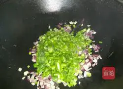 Illustration of how to make noodles with eggs and pepper 7