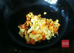 Illustration of how to make carrot, corn and egg fried rice 6