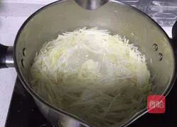 Illustration of how to make fresh bamboo shoot dumplings 3