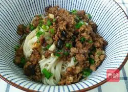 Illustration of Homemade Minced Pork Noodles 7