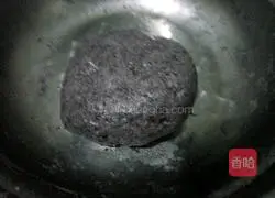 Illustration of how to make black rice noodles steamed buns 5