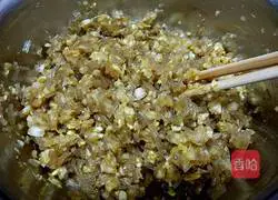 Illustration of how to make steamed buns stuffed with cabbage vermicelli filling 8