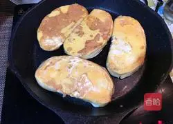 Illustration of how to make pan-fried egg steamed buns 5